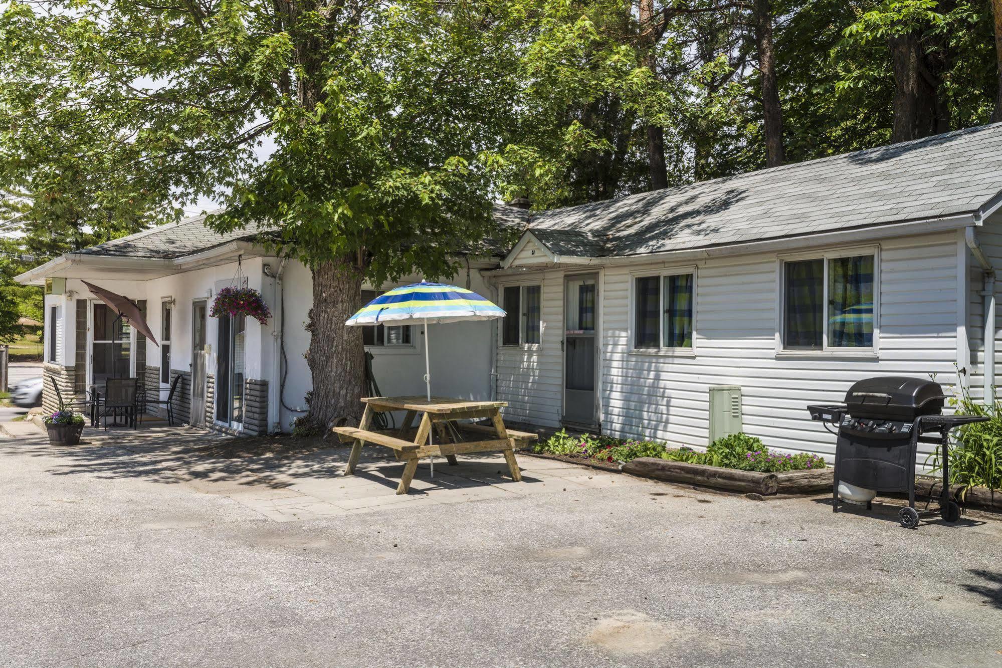 Hollywood Cottages Wasaga Beach Buitenkant foto